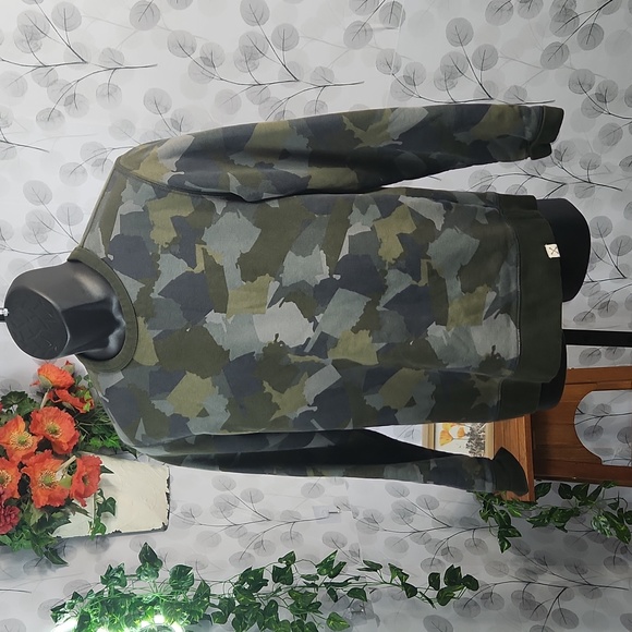 Blake Shelton x Lands' End Men's Serious Sweats Crewneck Sweatshirt - Picture 3 of 9